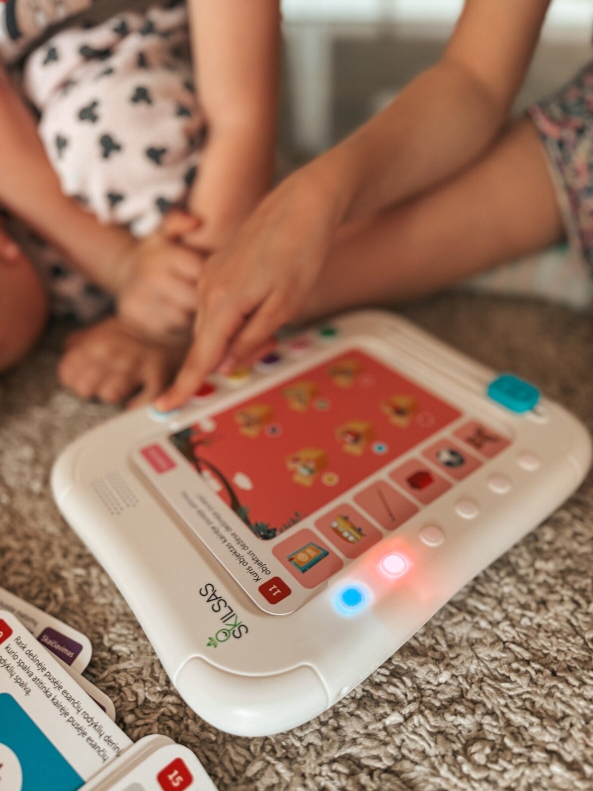 Music player for children "Skilsas" with microphone + Lithuanian-voiced "Talking Cards" 8