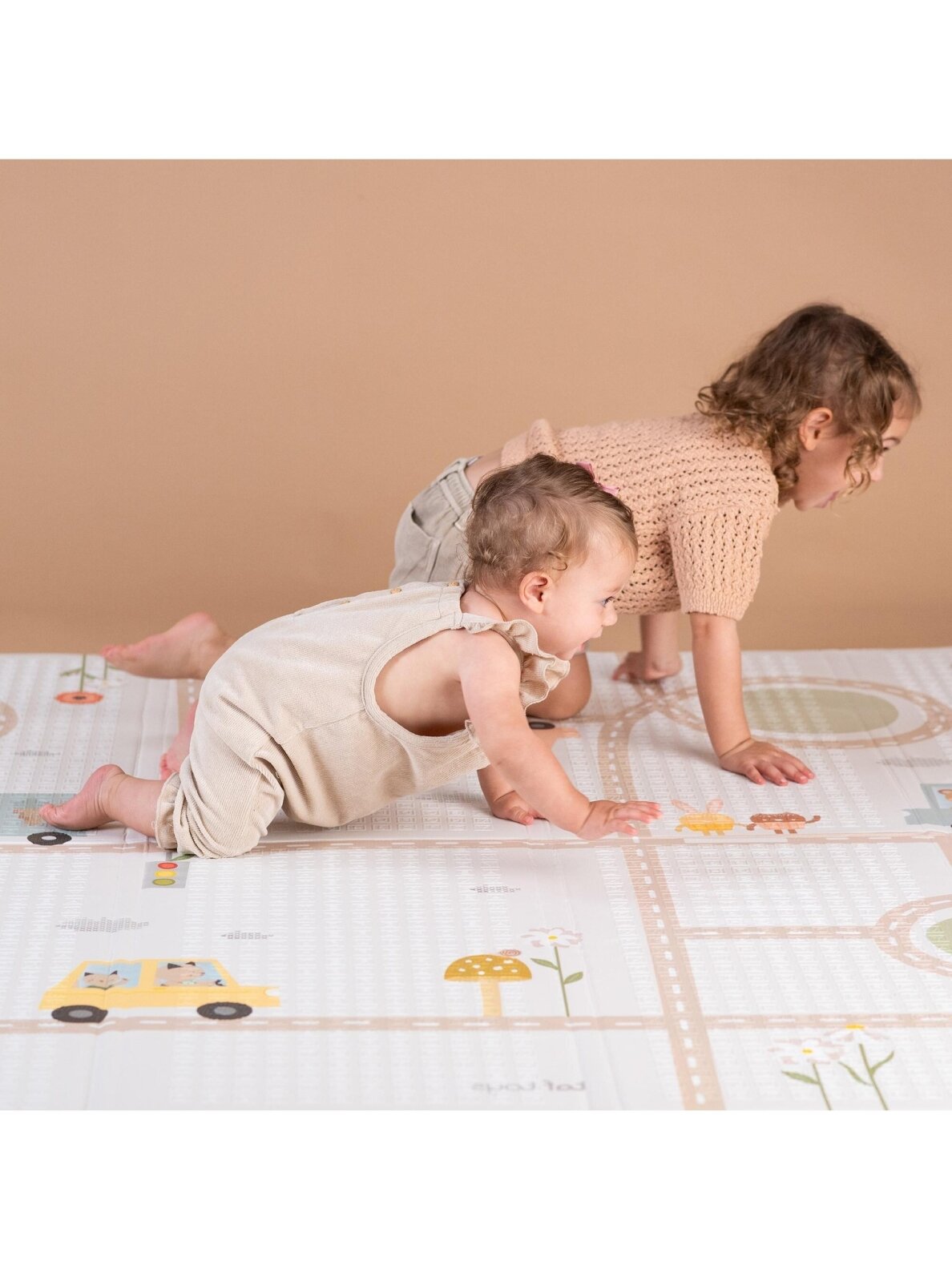 Taf Toys play mat Fold & Play Checkers 140x140cm (Kopija) 1 Taf Toys play mat Fold & Play Checkers 140x140cm (Kopija) 1