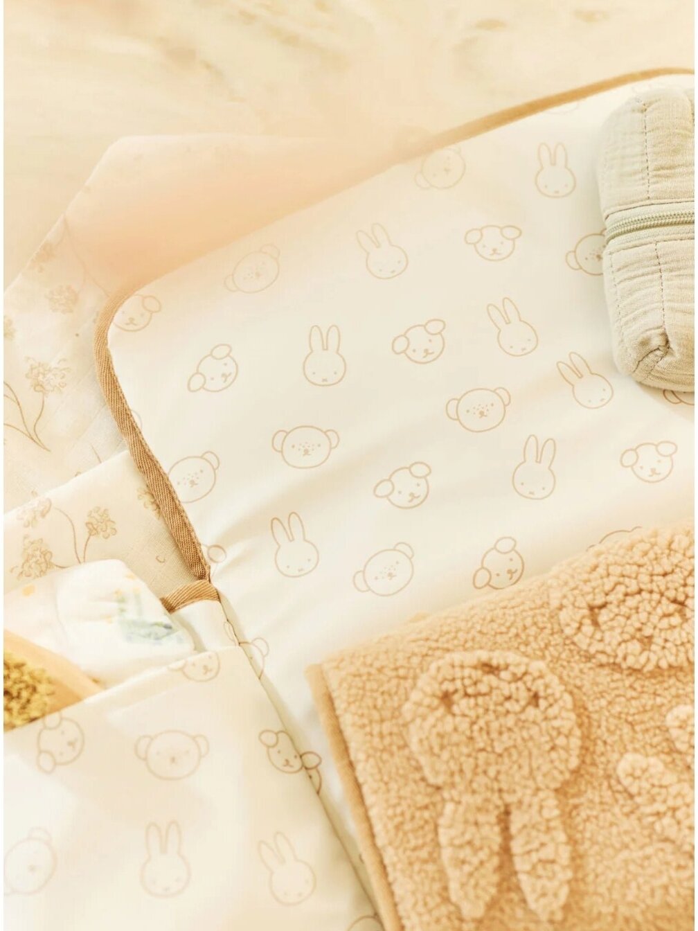 Baby changing mat with pockets, 71x70cm Jollein (Teddy Biscuit) 1 Baby changing mat with pockets, 71x70cm Jollein (Teddy Biscuit) 1