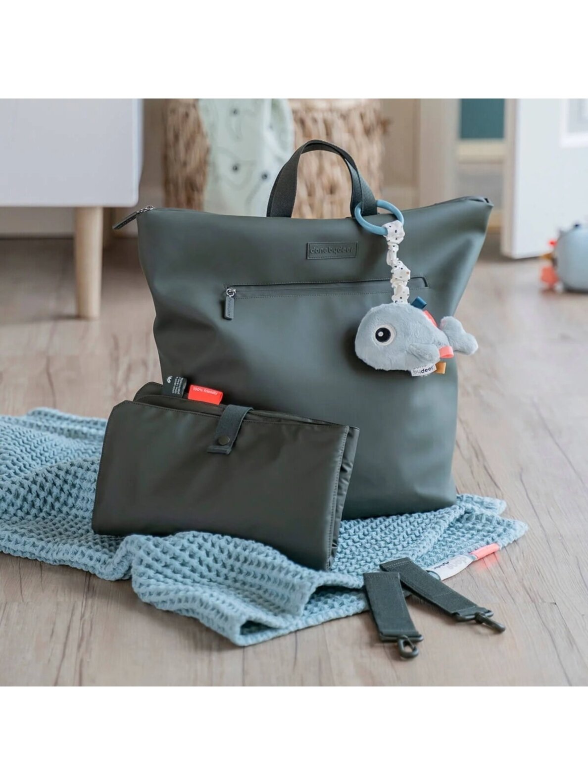 Changing backpack, Done by Deer (Dark green) 2